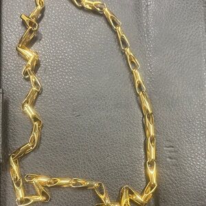 Givenchy gold plated sexy necklace
Approx 24 inches looks mint